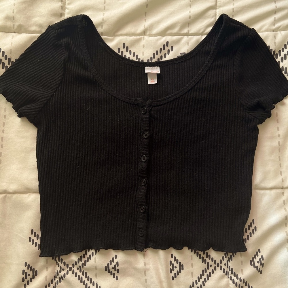 ♡ basic black button up top